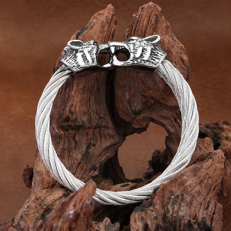 Bracciale da uomo Viking Myth in acciaio al titanio con apertura solida e regolabile in acciaio inossidabile a doppio strato_voghion.com