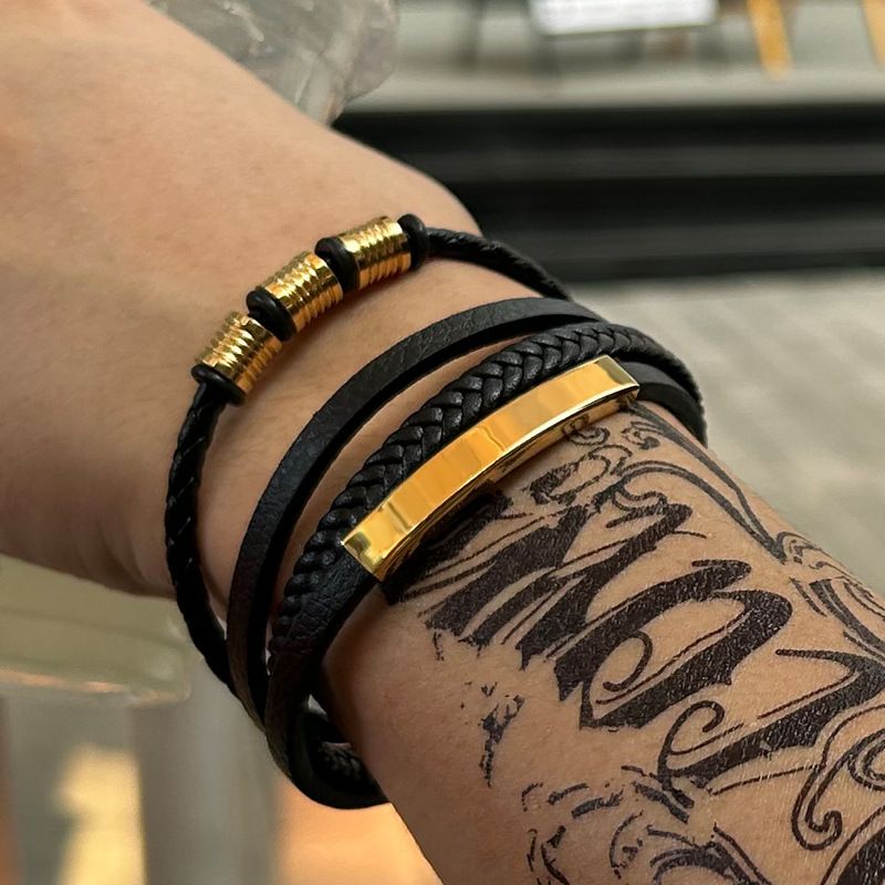 Braccialetto artistico multistrato originale da uomo con tre anelli in oro e accessori in acciaio al titanio, alla moda, in pelle nera_voghion.com