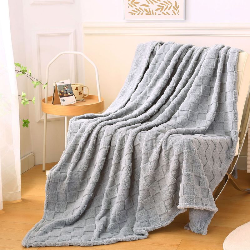 2025 New Single Layer Taffeta Velvet Bread Grid Flannel Nap Sofa Air Conditioning Blanket_voghion.com