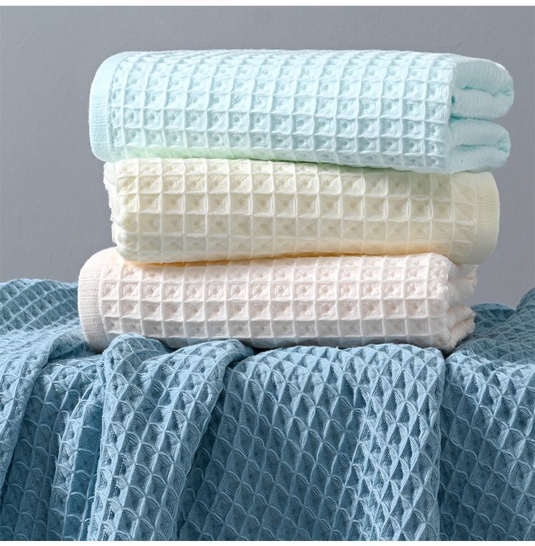 A-klassi puhtast puuvillast vahvliga vannirätik. Puhast puuvillast kärgstruktuuriga täiskasvanute vannirätik. Imab vett ja on kergesti kuivatatav._voghion.com