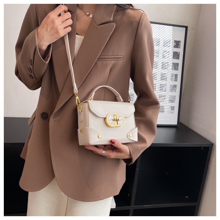 High-end texture small bag 2023 new bag all-match Messenger bag foreign style fashion shoulder portable small square bag_voghion.com