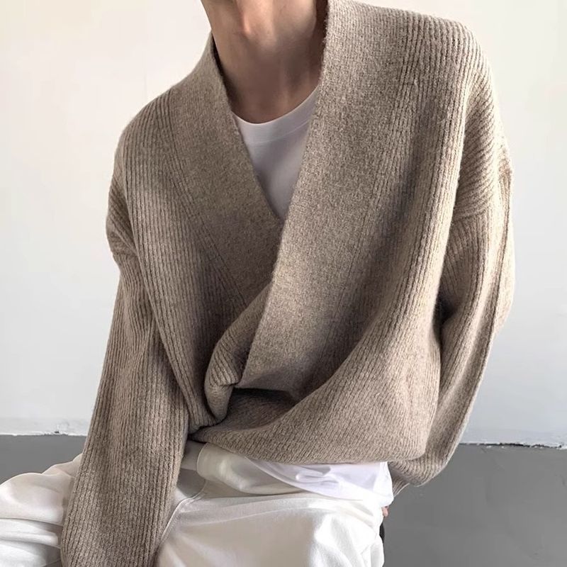 1 2024 Neuer Herbst Old Money Lazy Button V-Neck Cardigan Sweater für Herren mit einzigartigem Design und Nischenstil Strickmantel_voghion.com