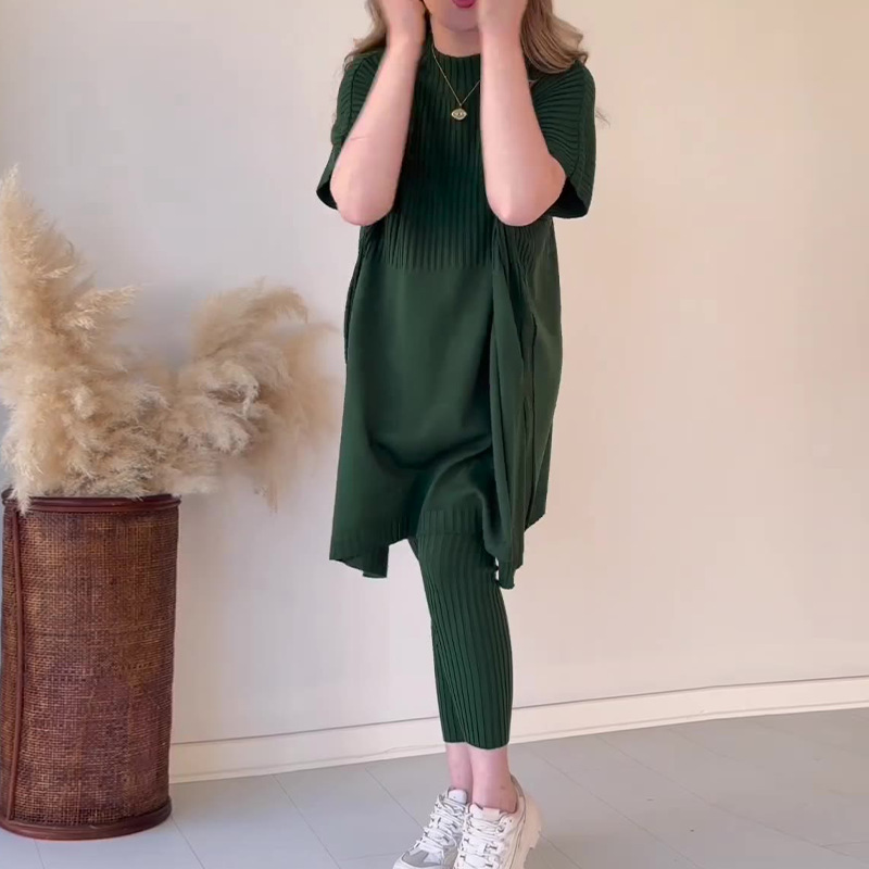 Women's Solid Color Round Neck Large Size Short-sleeved Slit Sweater Casual Suit_voghion.com
