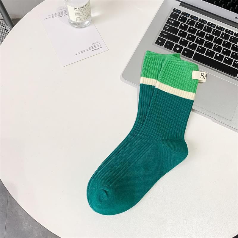 Calcetines largos de algodón holgados hasta media pantorrilla estilo universitario, estilo coreano 2025d, para mujer, con etiqueta de tela y letras, con tacón de bloque de color_voghion.com