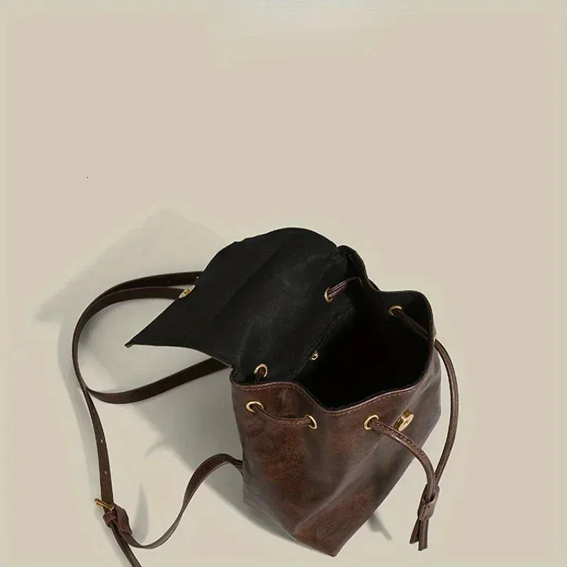 Mochila pequeña con solapa y cordón para mujer, de piel sintética con textura, para la escuela, de viaje, 250514l_voghion.com