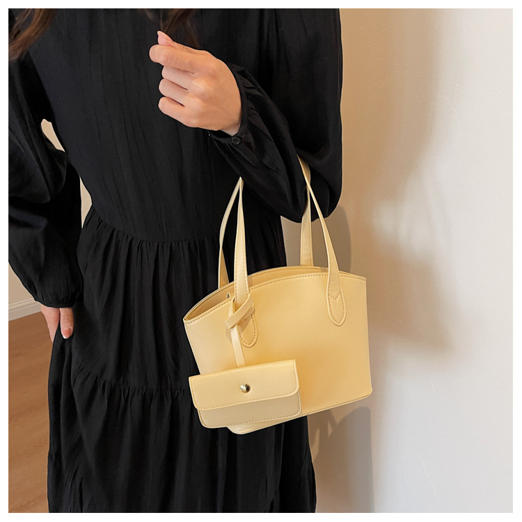 Autumn New Alphabet Bag Wholesale Large Capacity Casual Commuter Portable Bucket Fashion Versatile Underarm_voghion.com