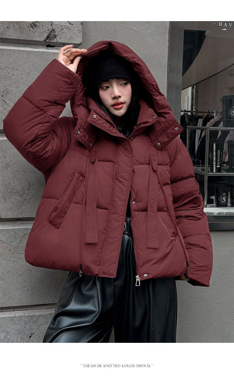 Pufferjacke für Damen – Übergroßer Kurzmantel mit Kapuze und Polyesterfüllung (M-2XL, wintertauglich, Reißverschluss, Schwarz/Grau/Taupe/Ankara-Rot)_voghion.com
