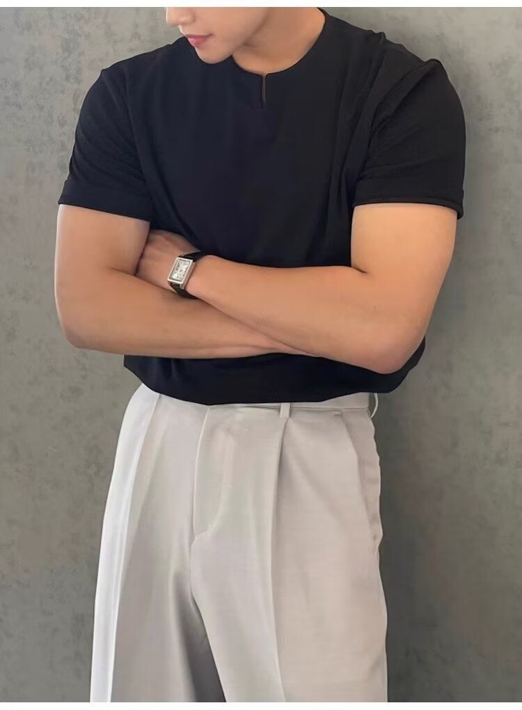 T-shirt court d'été à col en V pour hommes, couleur unie, version coréenne, tendance, soie glacée, design décontracté, niche, manches mi-longues_voghion.com