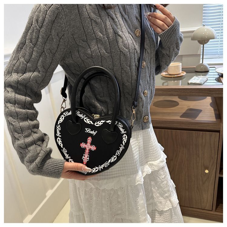Borsa da donna personalizzata Rivet Punk Dark 2024 Nuova borsa a forma di cuore, borsa a tracolla incrociata, borsa a tracolla per donna_voghion.com