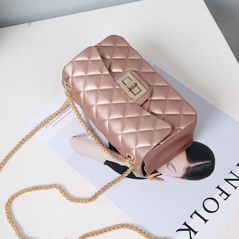 Borsa a tracolla monospalla piccola ed elegante, trapuntata opaca, in stile coreano, 2023, in gelatina_voghion.com