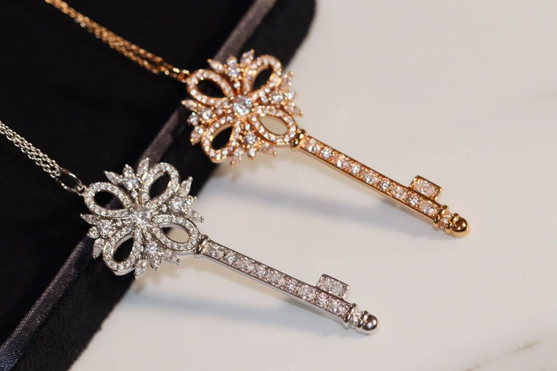 Collana con chiave a forma di fiocco di neve in stile romantico foresta con temperamento lussuoso pieno di zirconi e catena alta con clavicola_voghion.com