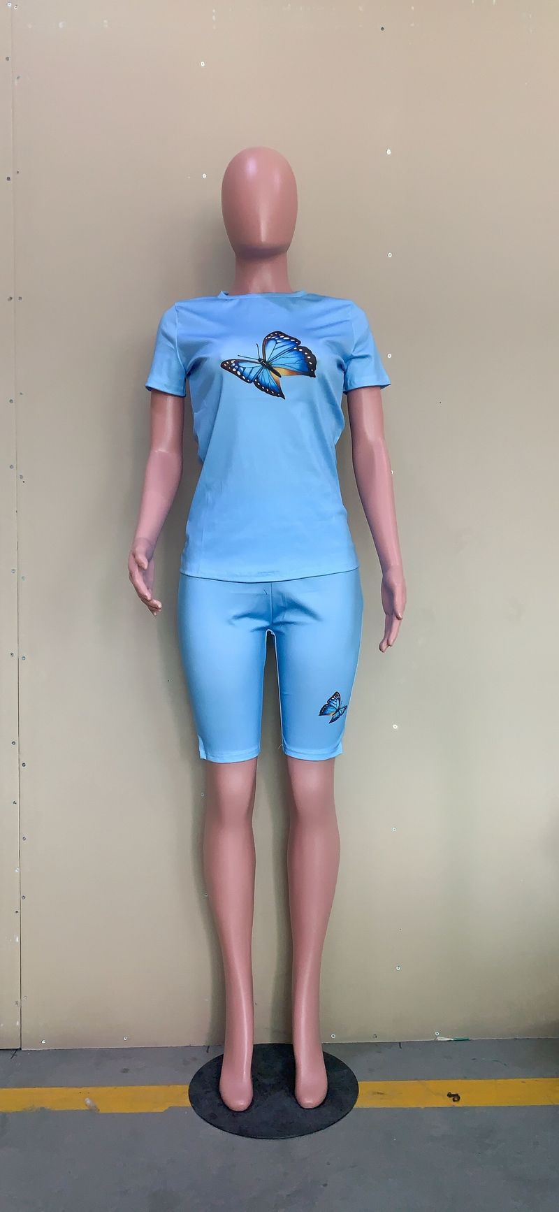 Completo due pezzi da donna con stampa farfalle in tinta unita_voghion.com