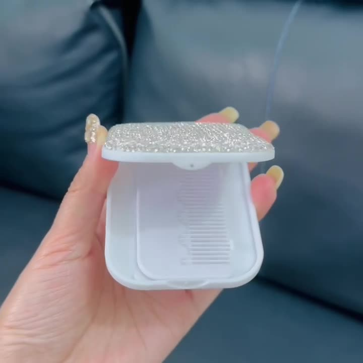 Eleganter Klappspiegel mit Diamant-Akzent und Kamm – Tragbarer quadratischer Kosmetikspiegel für Zuhause, auf Reisen und unterwegs (PU/PS/PVC-Rahmen, nicht elektrisch)_voghion.com
