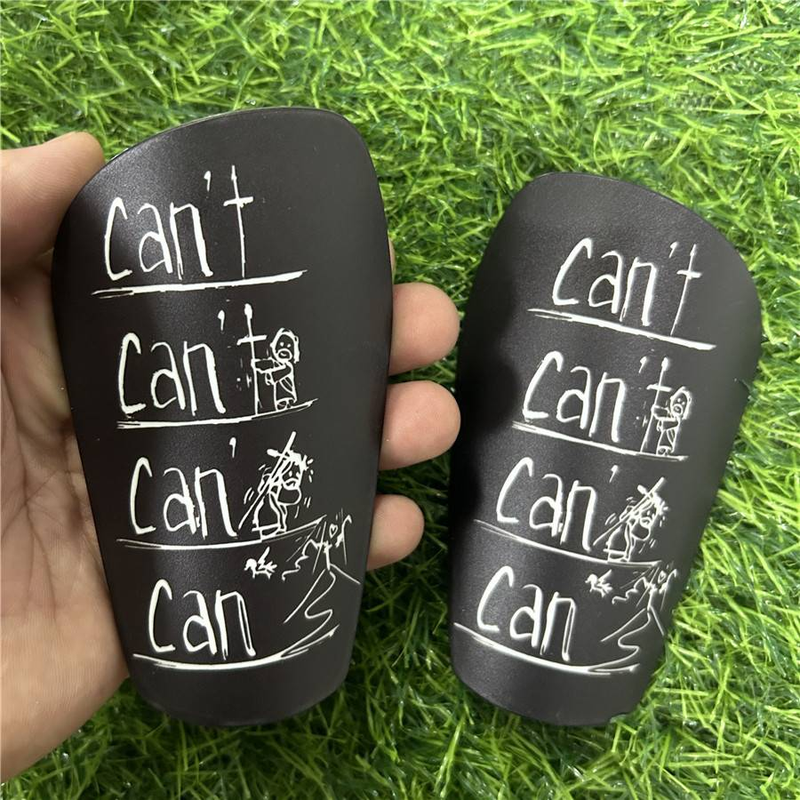Mini protège-tibias pour enfants et adolescents – Protège-tibias de football légers pour l'entraînement et les matchs (11 x 7 cm, noir/blanc, paire gauche et droite)_voghion.com