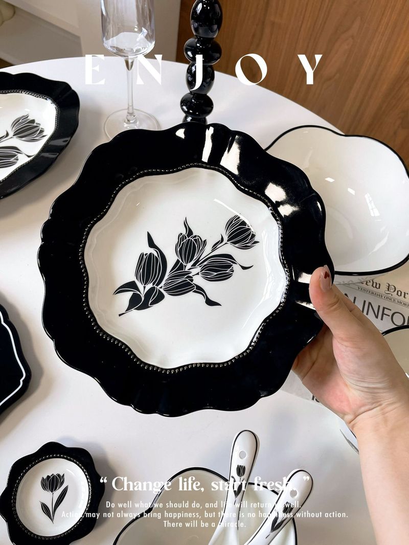 Vintage Tulip Ceramic Dinnerware Set – Hand-Painted Plates, Bowls & Cups | Floral Tableware For Modern Rustic Dining_voghion.com