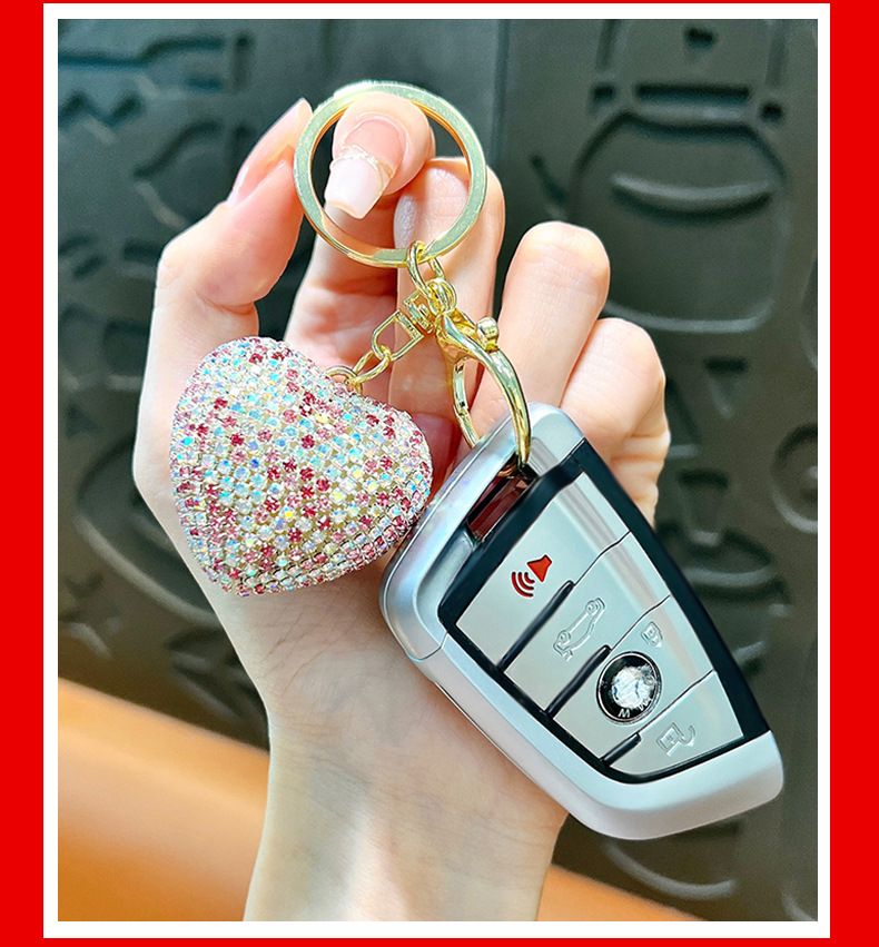 Porte-clés décoratif en forme de cœur avec pendentif de voiture mignon et coloré incrusté de diamants_voghion.com