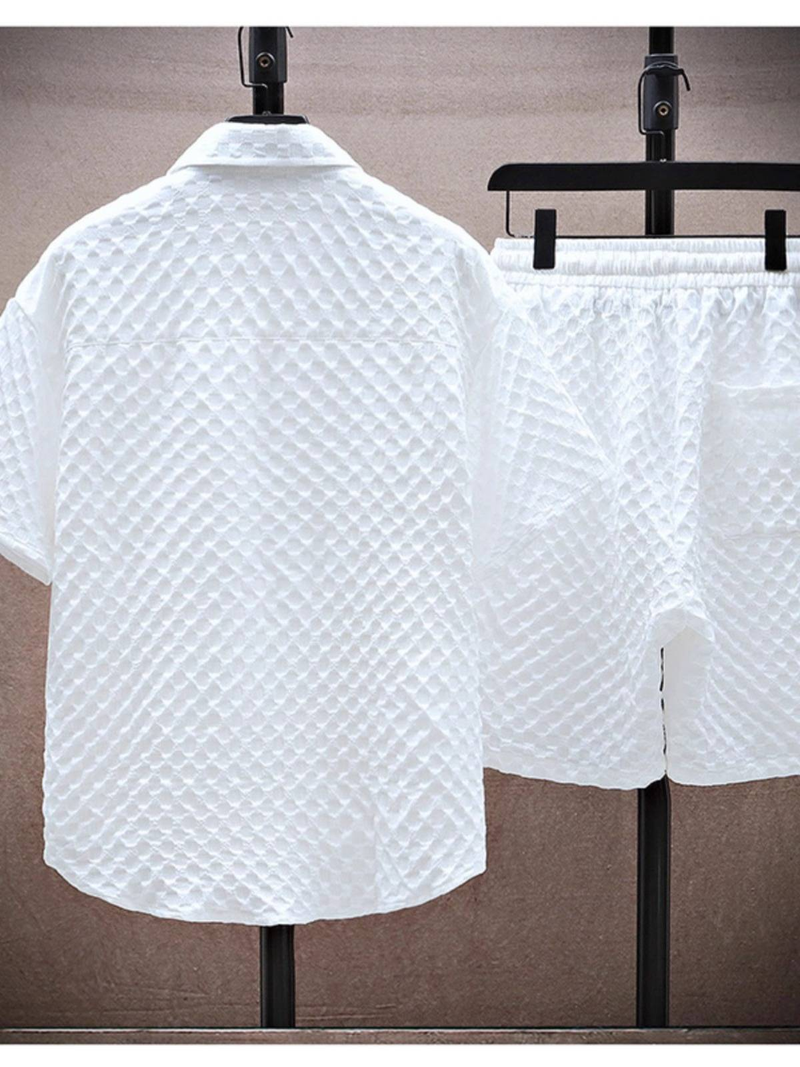 Vêtements pour hommes 2024 Nouvel été Costume de soie glacée Chemise à manches courtes et short à la mode pour hommes Ensemble gaufré Mince Sport Costume deux pièces décontracté_voghion.com