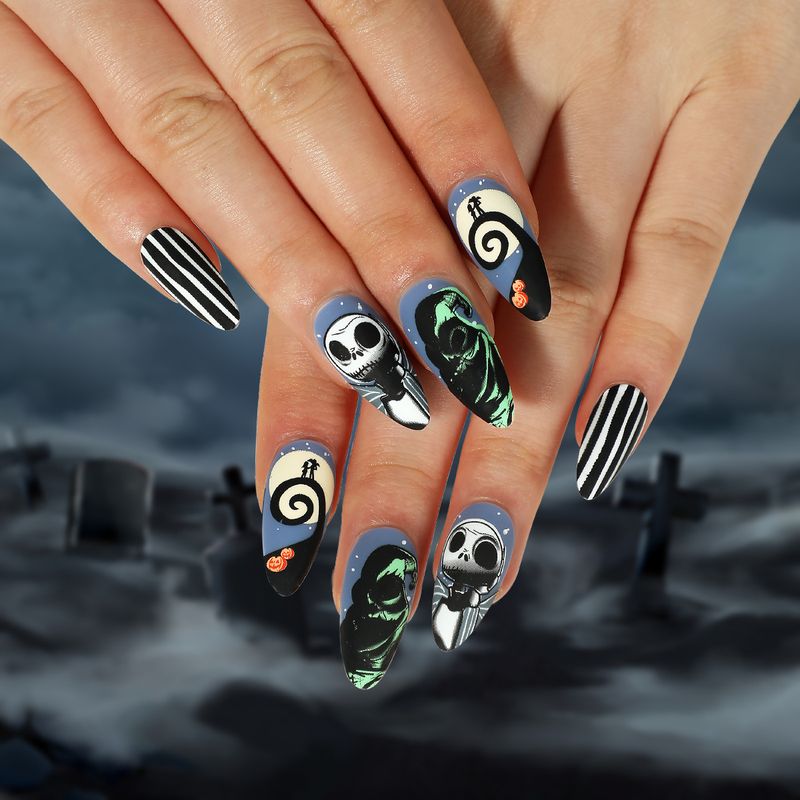 Indossare una toppa indossabile di Halloween con teschio glassato, zucca, ragnatela e ragno, smalto per unghie e armatura_voghion.com