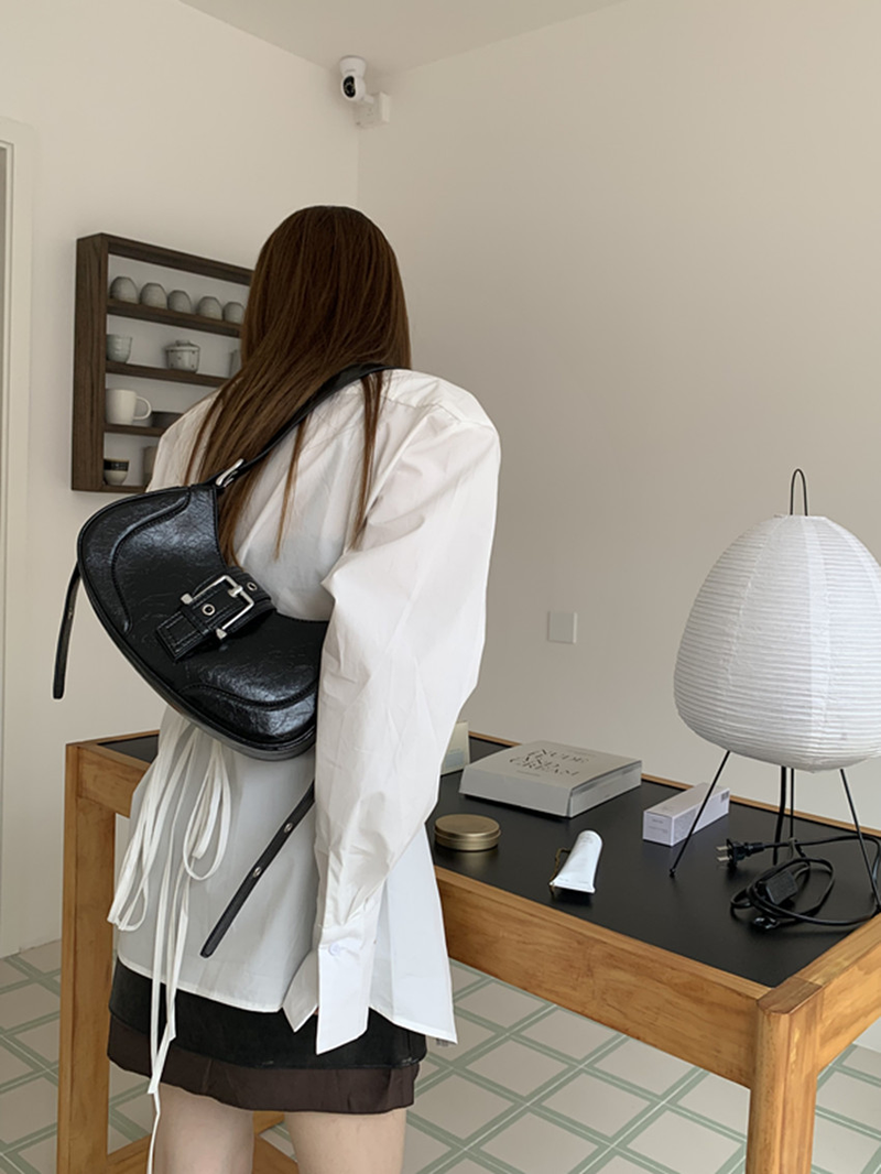 Lo stesso blogger coreano di Instagram per l'estate 2023 da donna nuova borsa sottobraccio per ragazza piccante, borsa a tracolla monospalla di nicchia_voghion.com