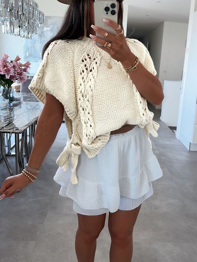 Damski sweter z dzianiny sznurowanej – oddychający sweter z krótkim rękawem szydełkowy w kolorze kremowo-białym do stylizacji boho i casualowych_voghion.com