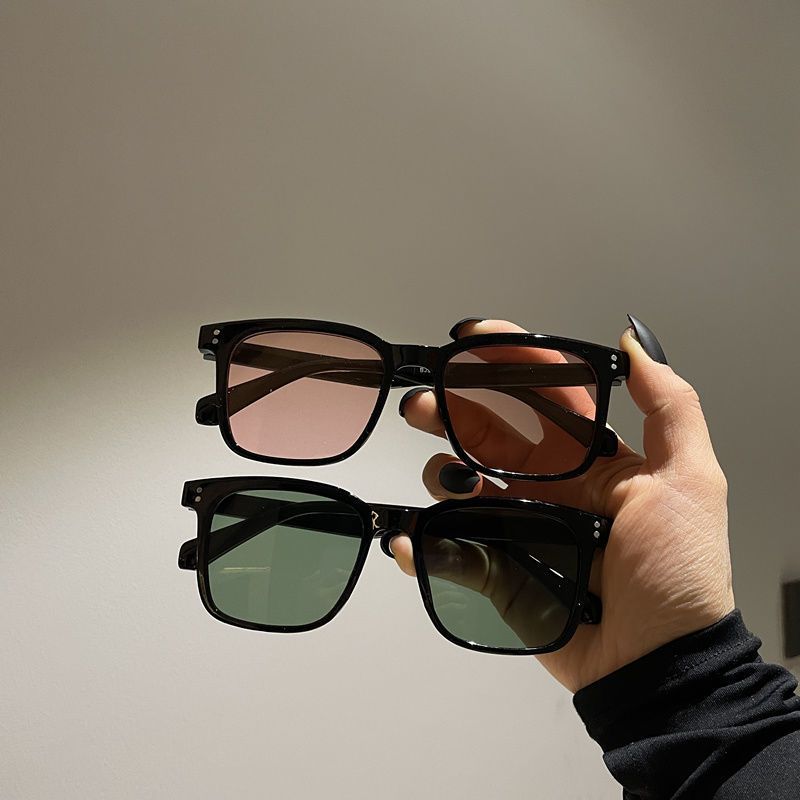 2023 New Black Frame Tea Women's High end Sensation ISN Anti UV Big Face Slimming Street Photo Sunglasses for Men_voghion.com