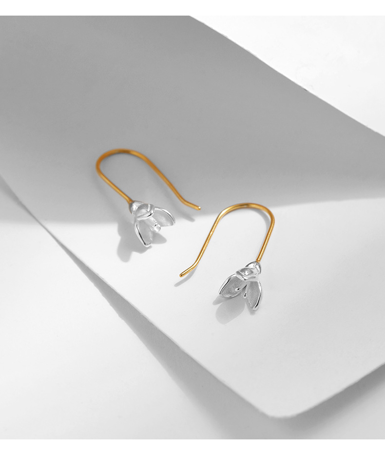 Orecchini a forma di gancio per l'orecchio di magnolia personalizzati in stile designer Gioielli piccoli e freschi per orecchini a bottone con temperamento dolce_voghion.com