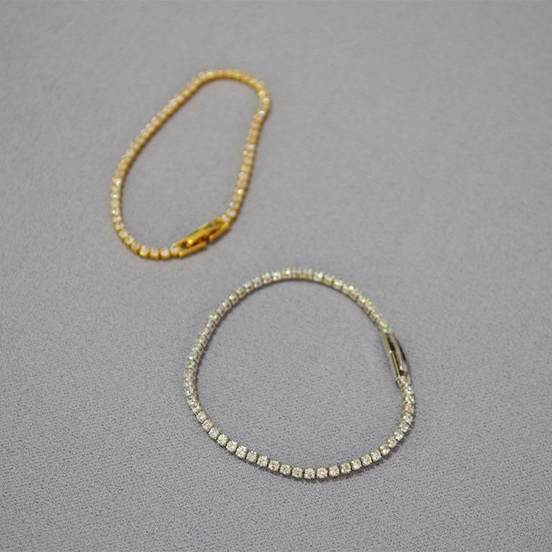 Pulseira feminina com pingentes em camadas estilo coreano-japonês - Moda simples, zircônia brilhante delicada, base de latão com temperamento de deusa_voghion.com