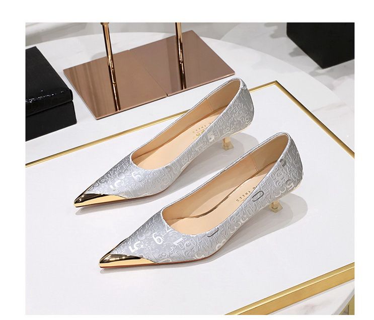 237-28 scarpe da donna alla moda per banchetti con tacco medio sottile, bocca bassa, punta affilata in metallo, motivo digitale,_voghion.com