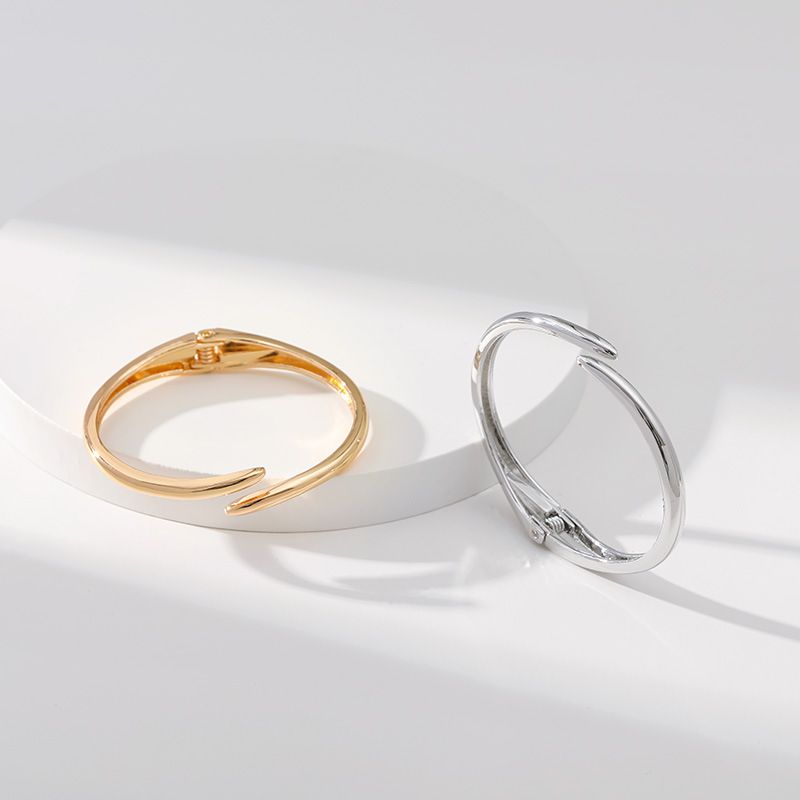 Simple Style Solid Color Metal Plating Gold Plated Women's Bangle_voghion.com