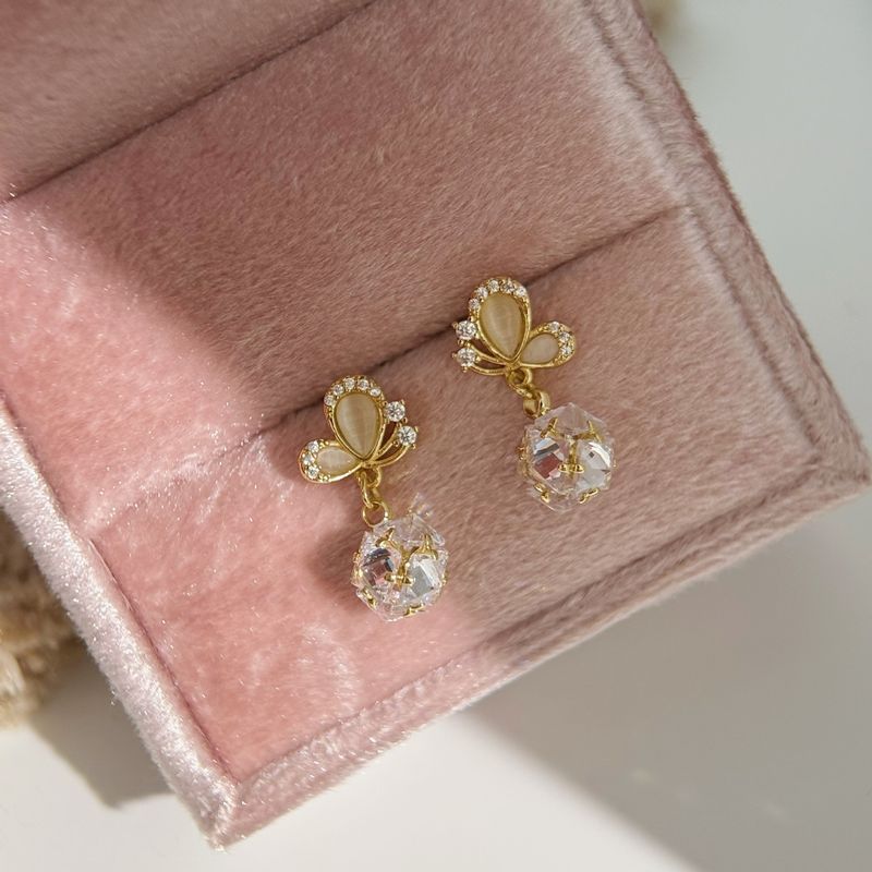 Orecchini a farfalla con perle, versione coreana, con temperamento semplice e personalità di nicchia, di alta gamma per donna_voghion.com