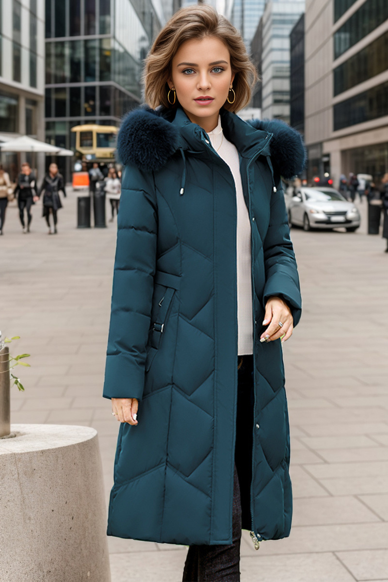 Warme Damenjacke im Winterstil ist lang und dick mit schwerem Haarband und Hutmantel_voghion.com
