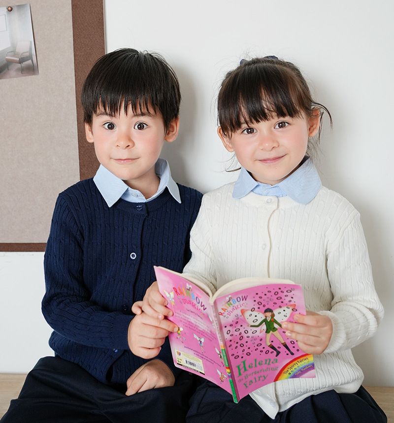 Cardigan lavorato a maglia per mamma e bambini, a maniche lunghe, con motivo a trecce, per bambini di taglia piccola e media (100-140 cm), in morbido cotone, con scollo rotondo e bottoni sul davanti (rosa, rosso)._voghion.com