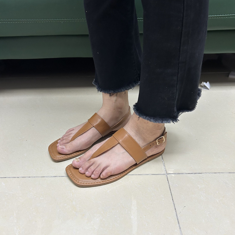 Bequeme flache Sandalen für Damen im Sommer_voghion.com