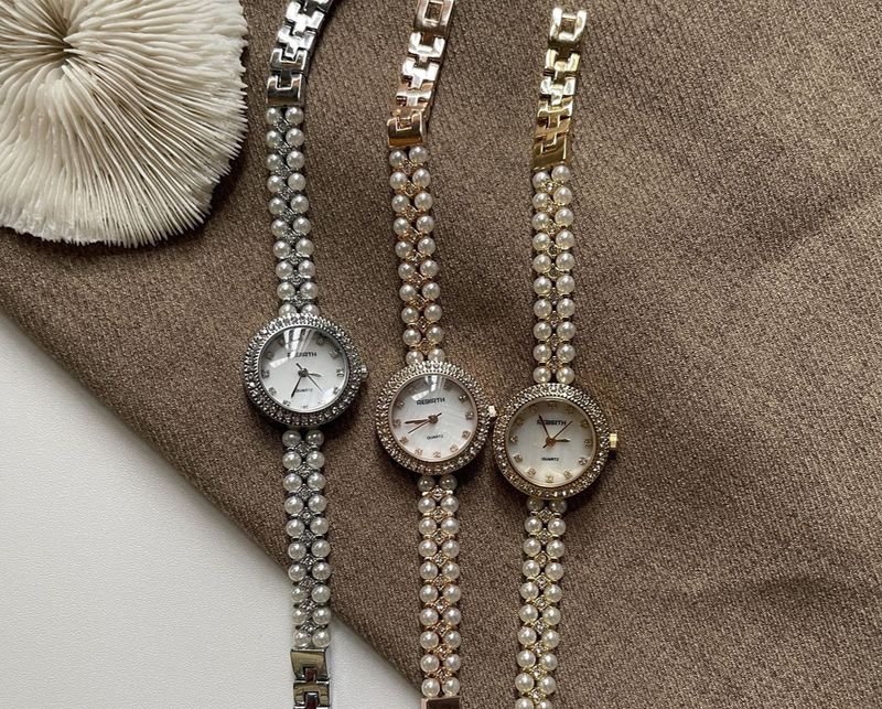 Nuovo orologio da donna di lusso leggero con bracciale in perle, squisito quadrante piccolo in madreperla di alto valore_voghion.com