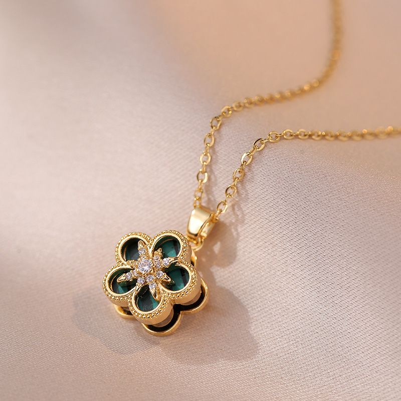 Rotating Snowflake Popular Zircon Temperament Pendant Necklace_voghion.com