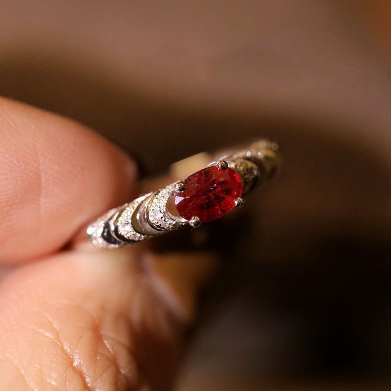 Design di lusso leggero, anello rosso sangue di piccione, elegante alla moda, argento placcato S di alta qualità e placcato oro_voghion.com