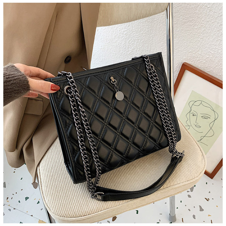 2023 primavera e l'estate nuova moda monospalla ascellare borsa filo ricamo rombico borsa tendenza catena tote bag donne_voghion.com