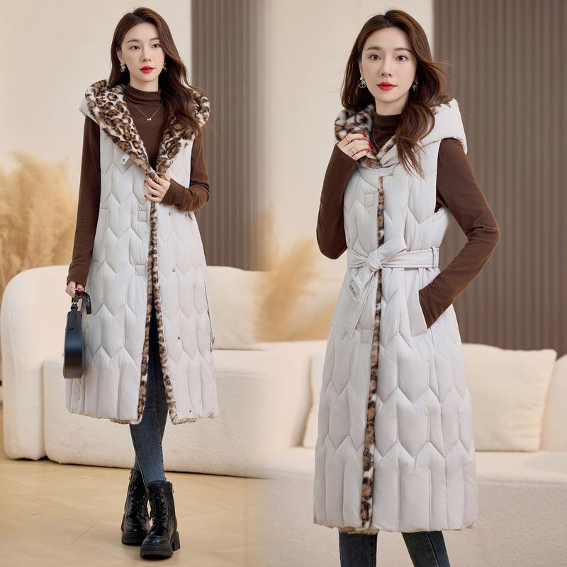 Langer Puffermantel mit Kunstfellkapuze – Damen Winterjacke (Winddicht, Slim Fit, Steppfutter, S-XXL)_voghion.com