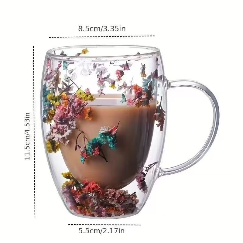 Doppelschichtiger Glasbecher mit getrockneten Blumen – 400 ml, hitzebeständiger Becher (handgefertigtes Blumendesign mit bequemem Griff und Goldrand)_voghion.com