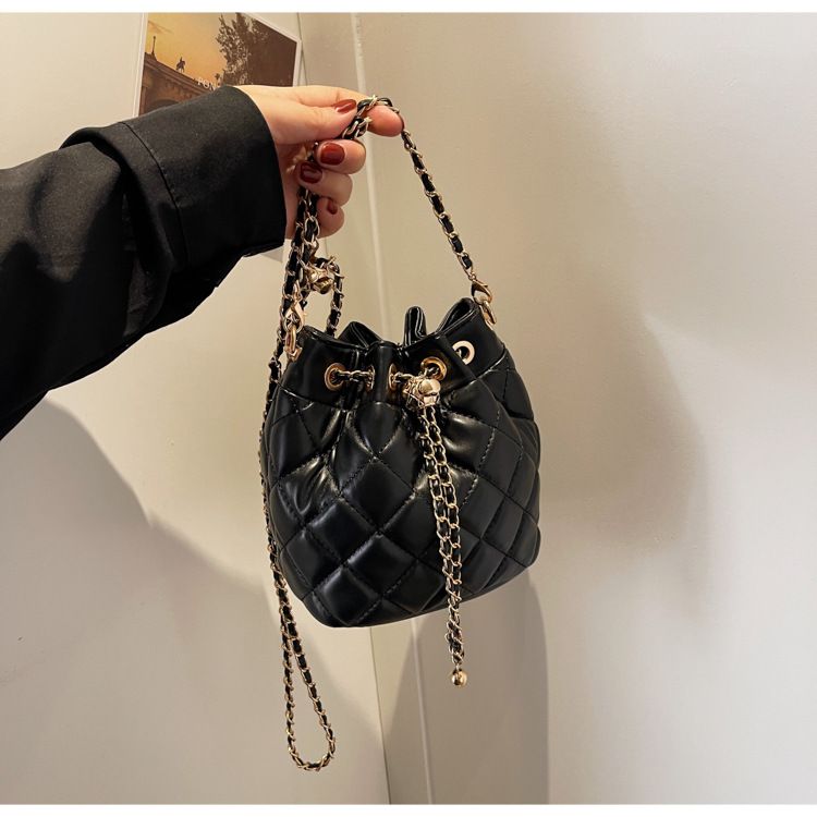 Damen Bucket Bag Diamond Chain Crossbody Bag Kleine Bucket Bag mit Kordelzug Leichte, luxuriöse, runde Bucket Bag Umhängetasche Crossbody Bag Frau_voghion.com
