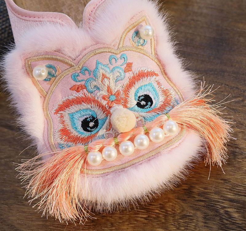 ShoeGlobe 2025 Neue flache Schuhe im chinesischen Stil, Retro-Ethno-Design, bestickt mit Tigerkopf-Motiv für Damen_voghion.com