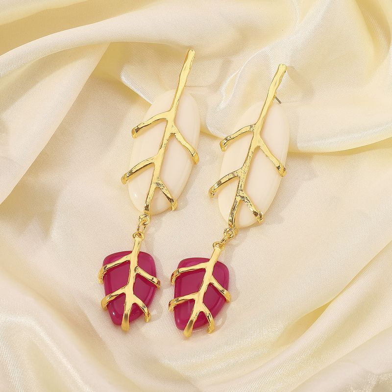 E12675ZA Azonos stílusú fülbevalók Divatos levélmintás gyanta temperamentumos sokoldalú női fülbevalók_voghion.com