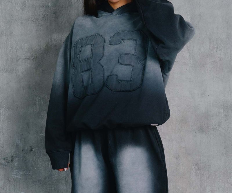Felpa con cappuccio unisex Dark Street Style con toppa ricamata in 3D - Vestibilità oversize, comoda e alla moda per l'autunno/inverno_voghion.com