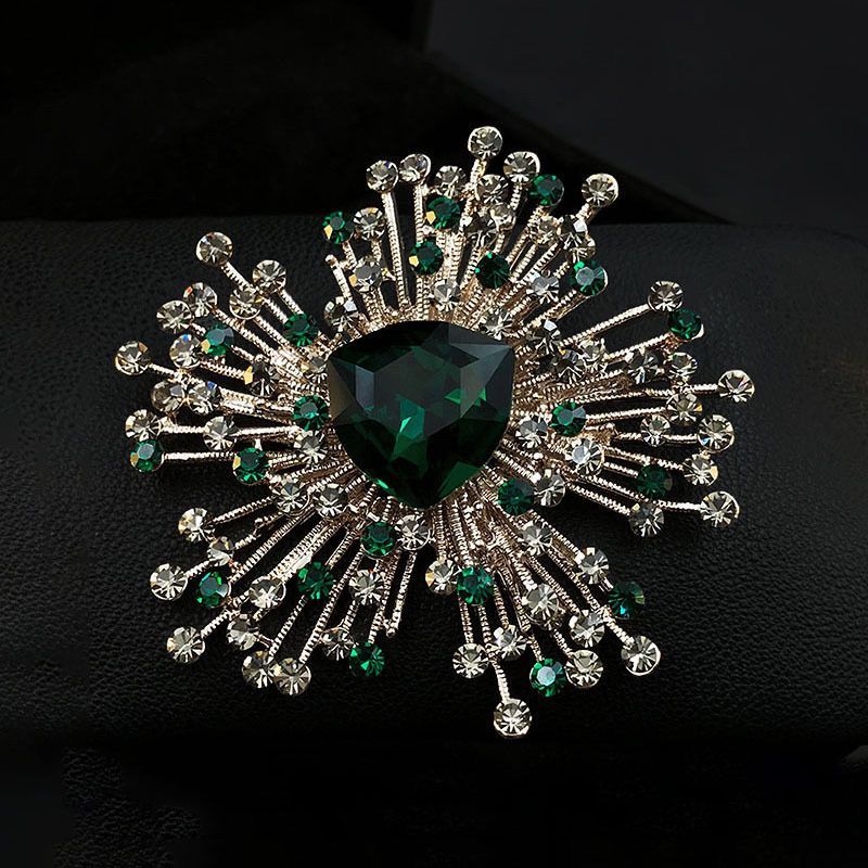 Luxury Emerald Crystal Brooch Women's Retro Exaggerated Fashion Brooch New Temperament Full Of Diamond Pin Accessories_voghion.com