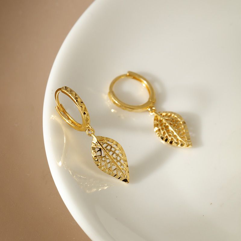 Orecchini in argento sterling con foglia lampeggiante, fibbia per orecchini, luce, lusso, autunno e inverno, stile di nicchia, orecchini da donna, gioielli di alta gamma_voghion.com