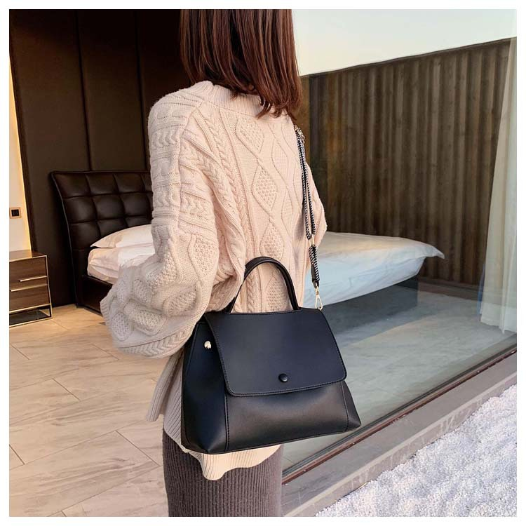 Fashionable and minimalist for women in summer, large capacity single shoulder crossbody bag, 2024 new Korean version_voghion.com
