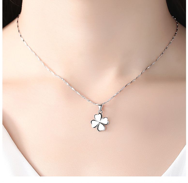 Collana con ciondolo a quadrifoglio liscio e semplice S999, all'ingrosso, con clavicola, semplice ornamento in argento per donna_voghion.com