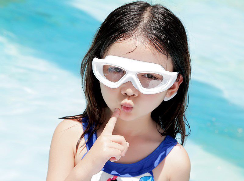 Gafas de natación antivaho con montura grande y tapones para los oídos para niños y niñas_voghion.com