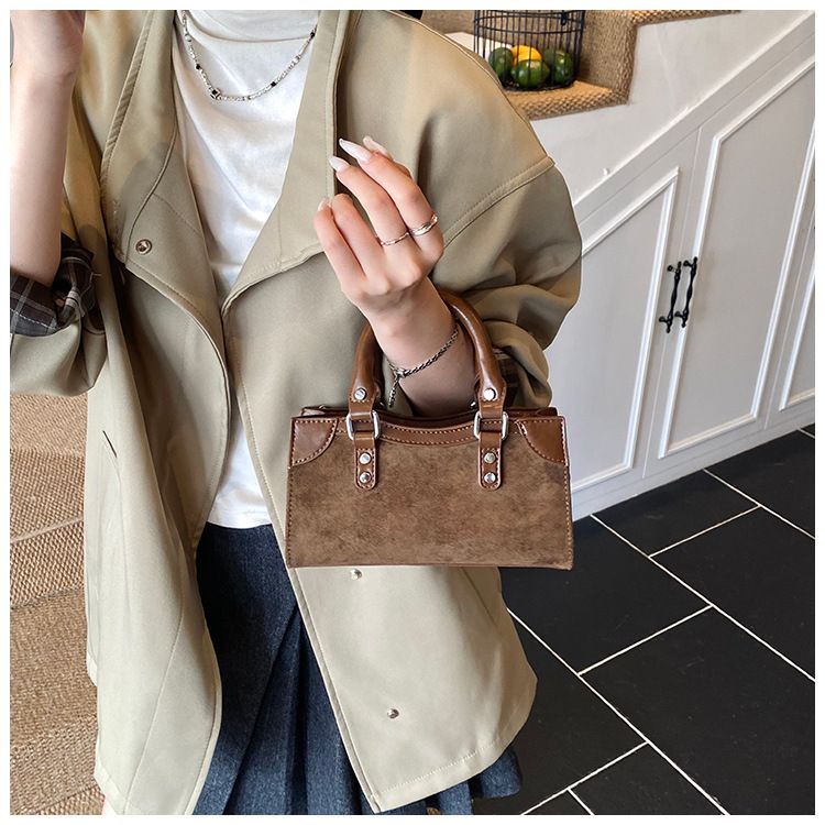 Borsa a mano in pelle scamosciata minimalista per le donne, nuova moda 2025, piccola, quadrata, versatile, a tracolla, per telefono_voghion.com