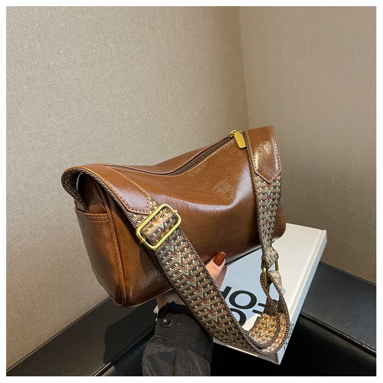 Il piccolo bs popolare di quest'anno per le donne autunno e inverno 2022 nuova nicchia di moda a banda larga crossbody texture cuscino_voghion.com